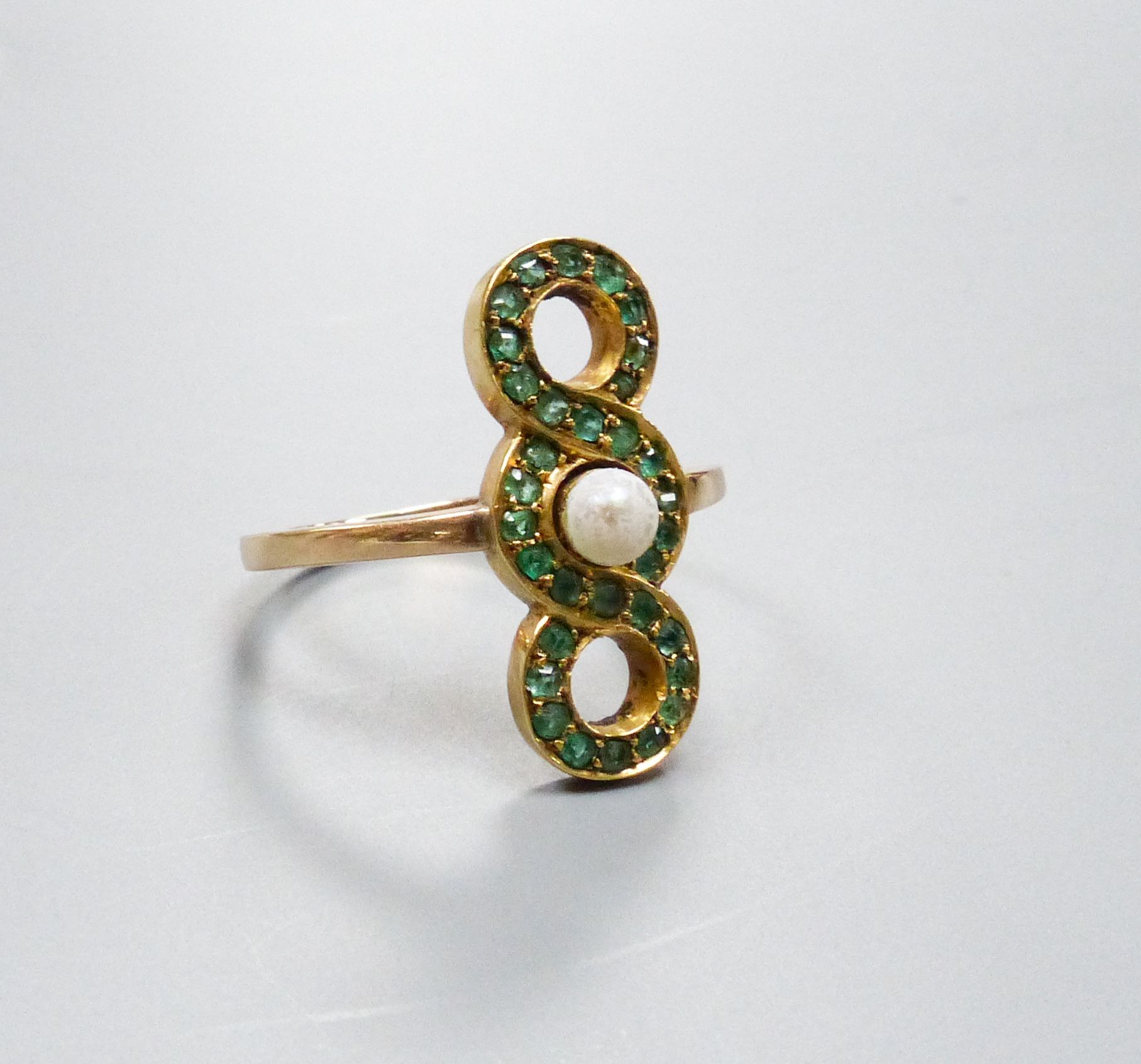 A yellow metal, cultured pearl and emerald set triple loop dress ring, size L, gross weight 3.5 grams.